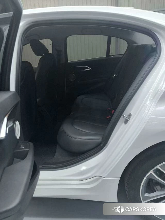 BMW 1 series 2023 Белый из Китая, фото 3