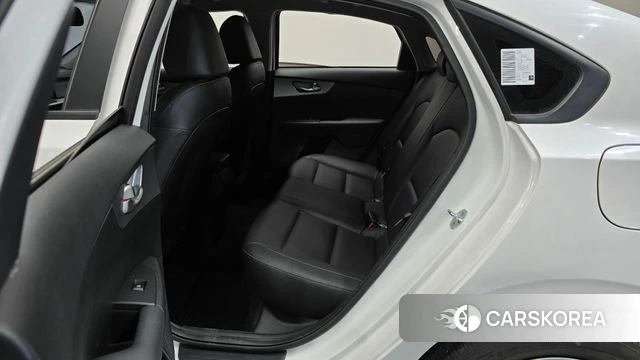 Kia The New K3 2nd generation 2021 Белый из Кореи, фото 3