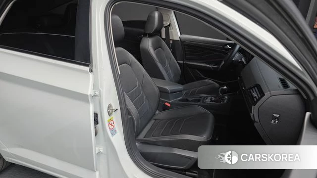 Volkswagen 7th Generation of Jetta 2024 Белый из Кореи, фото 3