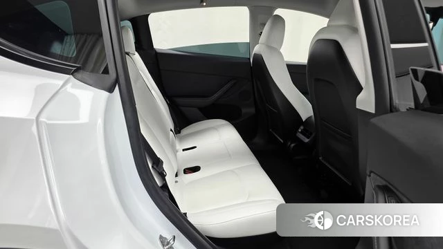 Tesla Model Y 2023 Белый из Кореи, фото 3