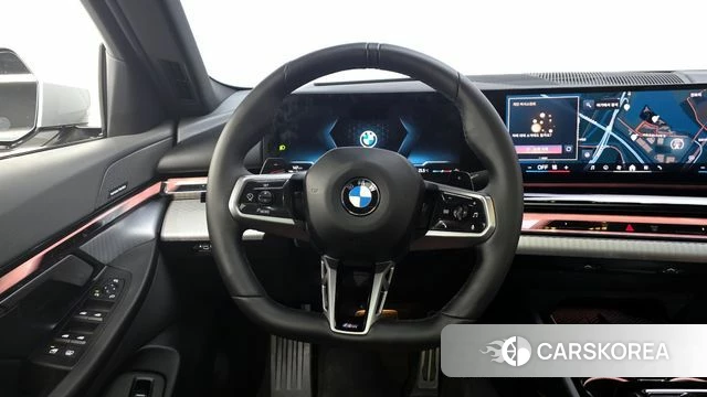 BMW 5 Series (G60) 2025 Светло-серебряный цвет из Кореи, фото 3