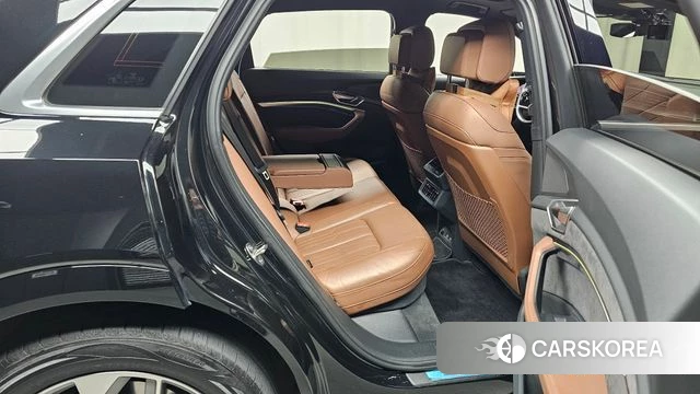 Audi e-Tron 2021 Черный из Кореи, фото 3