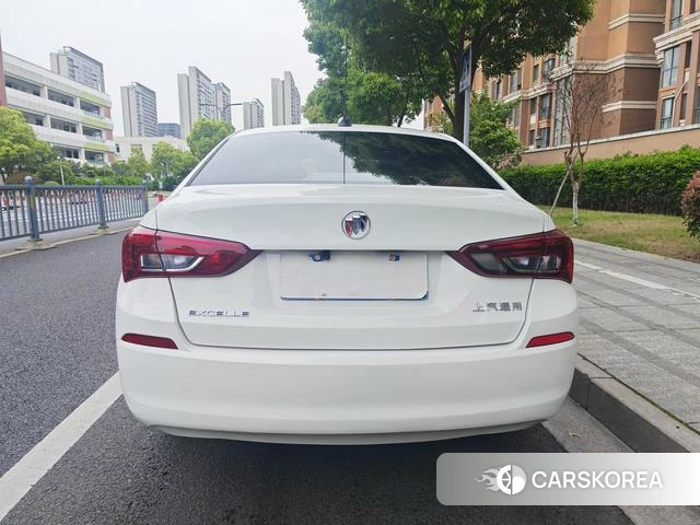 Buick Excelle 2023 Белый из Китая, фото 3