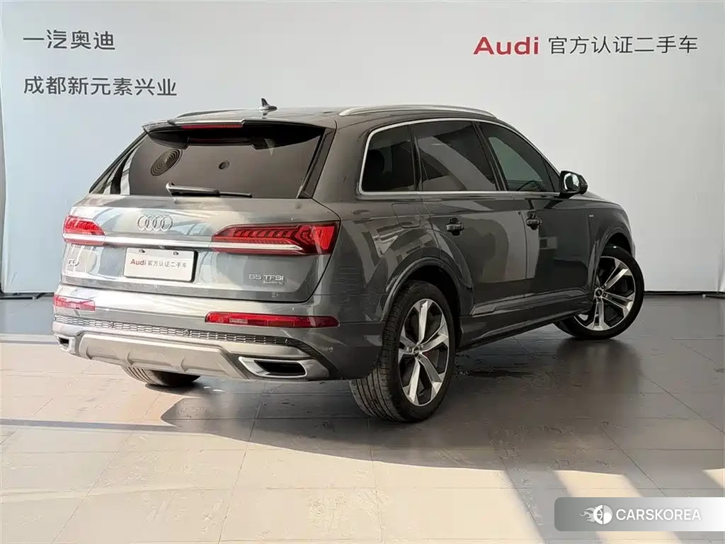 Audi Q7 2023 Silver/gray из Китая, фото 3