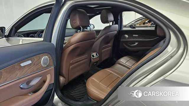 Mercedes-Benz E-Class W213 2021 Серебристо-серый из Кореи, фото 3