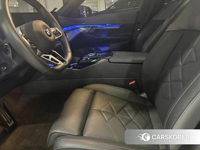 BMW 5 Series (G60) 2024 Серый из Кореи, фото 3