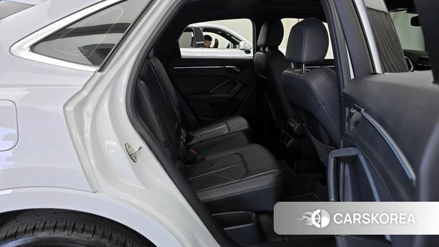 Audi Q3 (F3) 2023 Белый из Кореи, фото 3