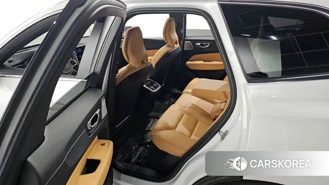 Volvo XC60 second Generation 2023 Белый из Кореи, фото 3