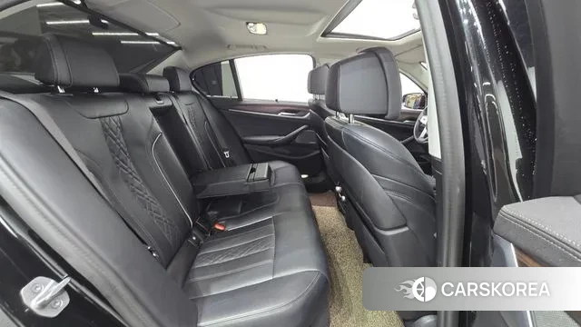 BMW 5 Series (G30) 2023 Черный из Кореи, фото 3