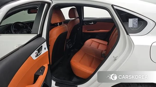 Kia The New K3 2nd generation 2023 Белый из Кореи, фото 3