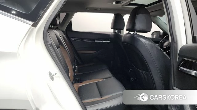 Kia Seltos 2022 Белый из Кореи, фото 3