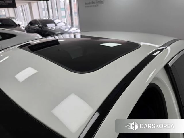 Mercedes-Benz C-Class W205 2018 Белый из Кореи, фото 3