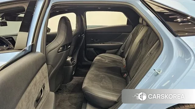 Hyundai The New Avante (CN7) 2024 Светло-серебряный цвет из Кореи, фото 3