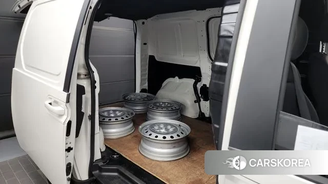 Hyundai Staria 2023 Белый из Кореи, фото 3