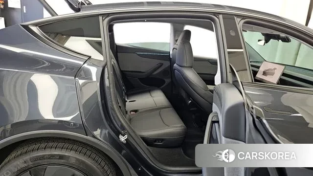 Tesla Model Y 2025 Серый из Кореи, фото 3