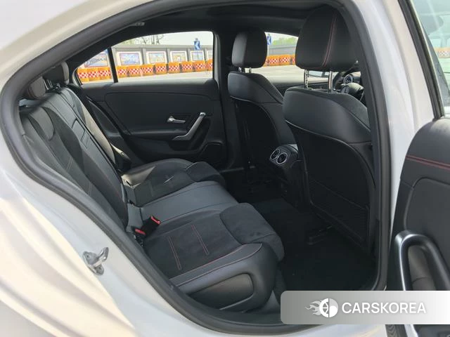 Mercedes-Benz Class A 2024 Белый из Китая, фото 3