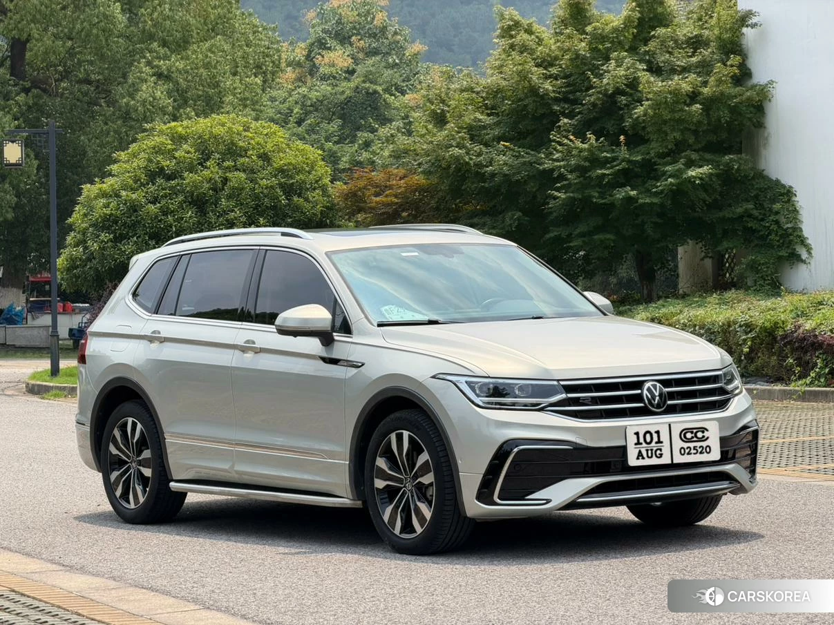 Volkswagen Tiguan L 2021 Серебристо-серый из Китая, фото 3