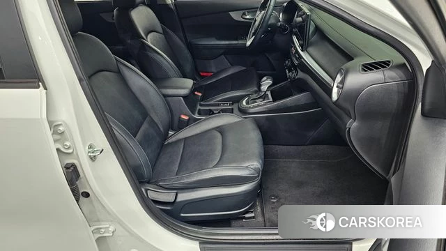 Kia The New K3 2nd generation 2022 Белый из Кореи, фото 3