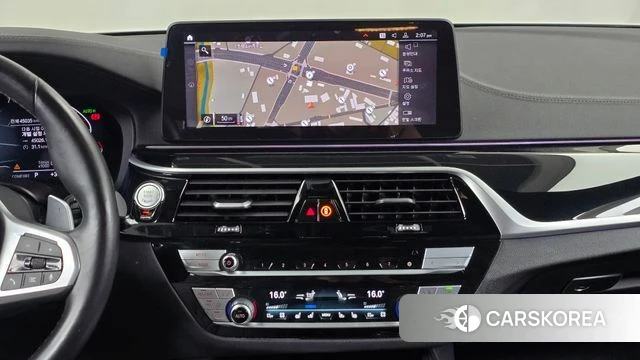 BMW 5 Series (G30) 2022 Белый из Кореи, фото 3