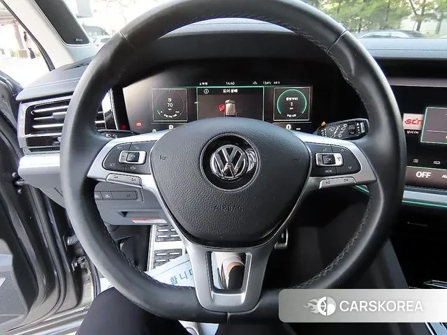 Volkswagen Touareg 3rd generation 2020 Серый из Кореи, фото 3