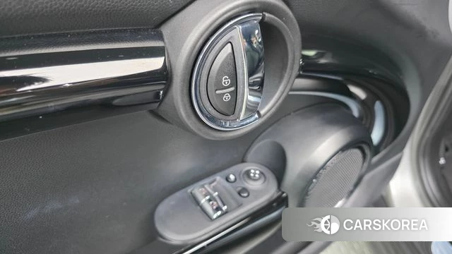 Mini Cooper 2023 Серебристо-серый из Кореи, фото 3