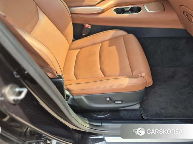 Genesis GV70 2023 Черный из Кореи, фото 3
