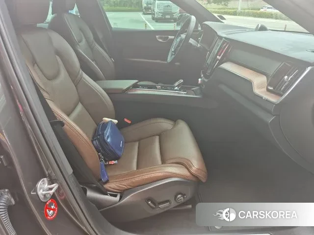 Volvo XC60 second Generation 2023 Серый из Кореи, фото 3