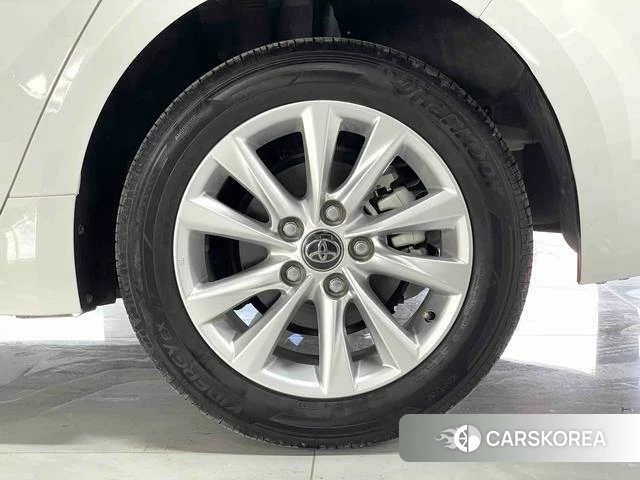 Toyota Corolla 2023 Белый из Китая, фото 3