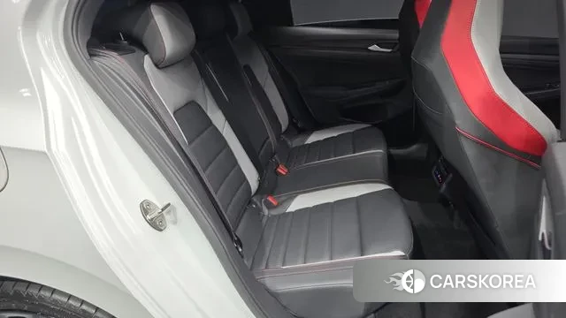 Volkswagen Golf 8th Generation 2024 Белый из Кореи, фото 3