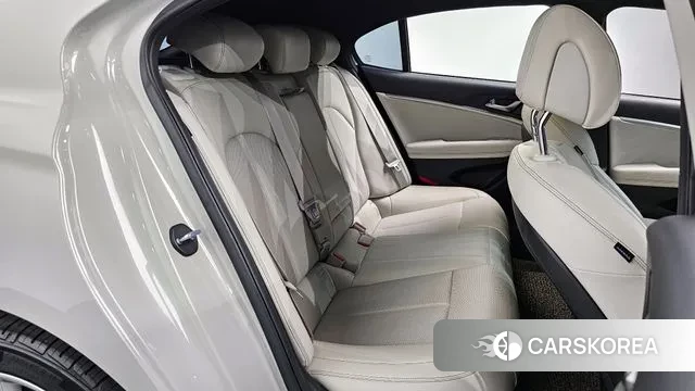 Genesis The New G70 Shooting Brake 2024 Жемчужный цвет из Кореи, фото 3