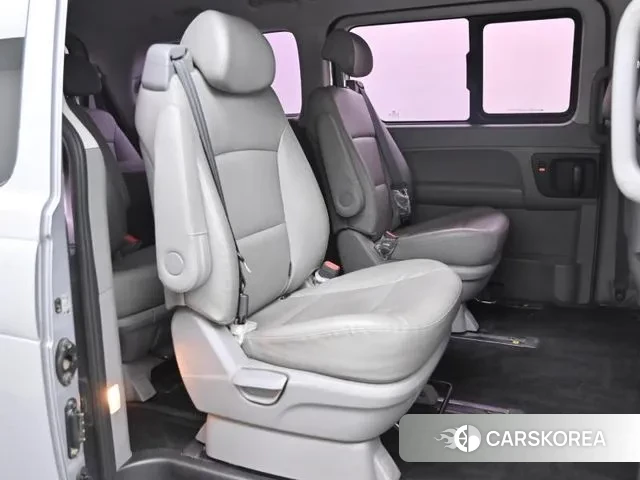 Hyundai The New Grand Starex 2019 Светло-серебряный цвет из Кореи, фото 3