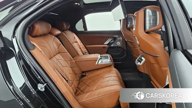 BMW 7 Series (G70) 2024 Черный из Кореи, фото 3