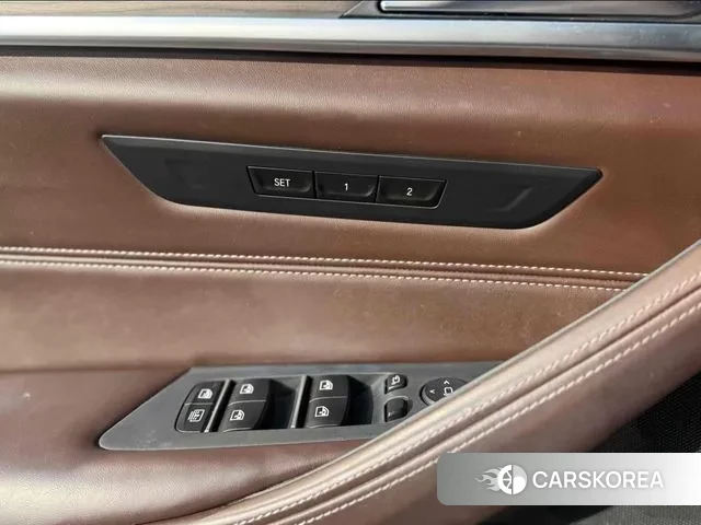 BMW 5 Series (G30) 2018 Цвет галактики из Кореи, фото 3