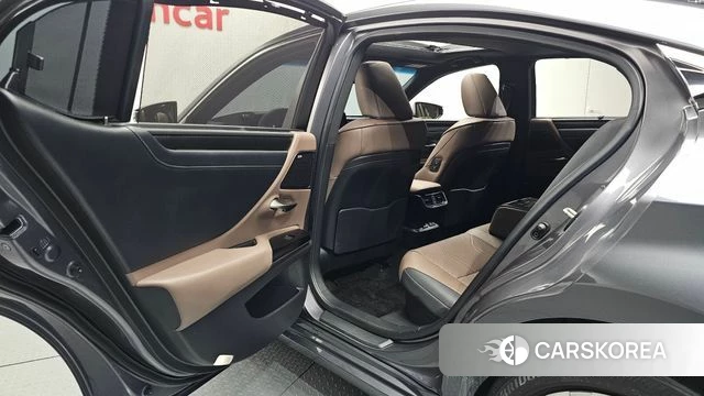 Lexus ES300h 7th generation 2023 Серый из Кореи, фото 3