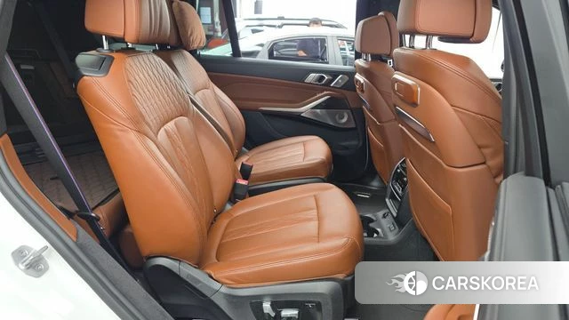 BMW X7 (G07) 2023 Белый из Кореи, фото 3