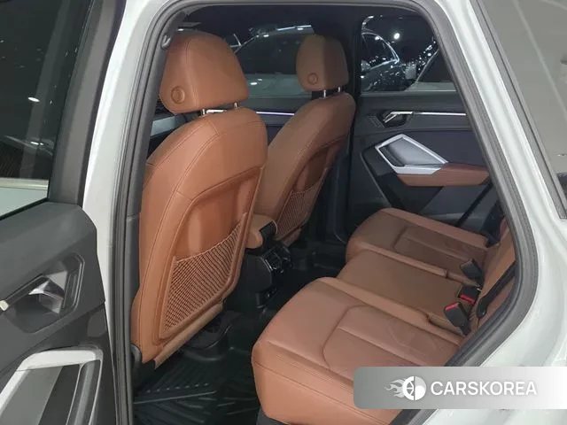 Audi Q3 (F3) 2023 Белый из Кореи, фото 3