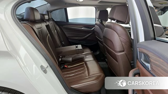 BMW 5 Series (G30) 2018 Белый из Кореи, фото 3