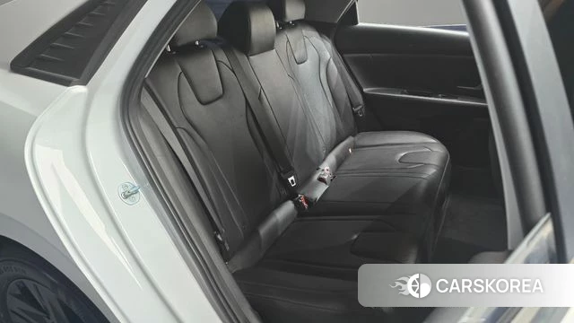 Hyundai Avante Hybrid (CN7) 2023 Белый из Кореи, фото 3