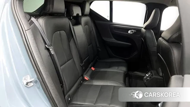 Volvo XC40 2019 Светло-серебряный цвет из Кореи, фото 3