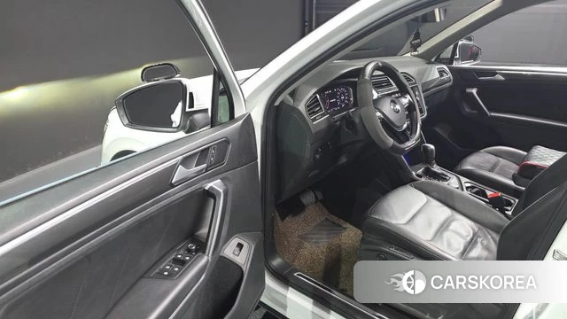 Volkswagen Tiguan second Generation 2020 Белый из Кореи, фото 3