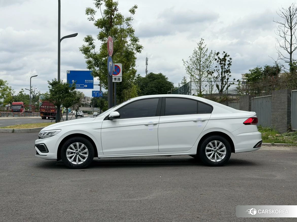 Volkswagen Bora 2022 Белый из Китая, фото 3