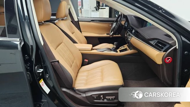 Lexus New ES300h 2018 Черный из Кореи, фото 3