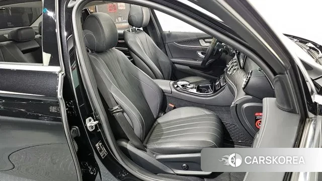 Mercedes-Benz E-Class W213 2020 Черный из Кореи, фото 3