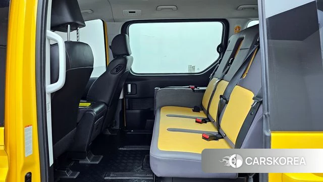 Hyundai Staria 2023 Желтый из Кореи, фото 3