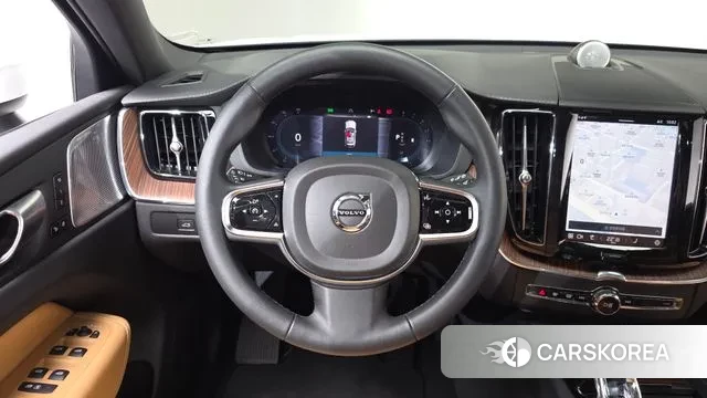 Volvo XC60 second Generation 2023 Белый из Кореи, фото 3