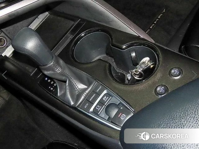 Toyota Camry (XV70) 2023 Белый из Кореи, фото 3