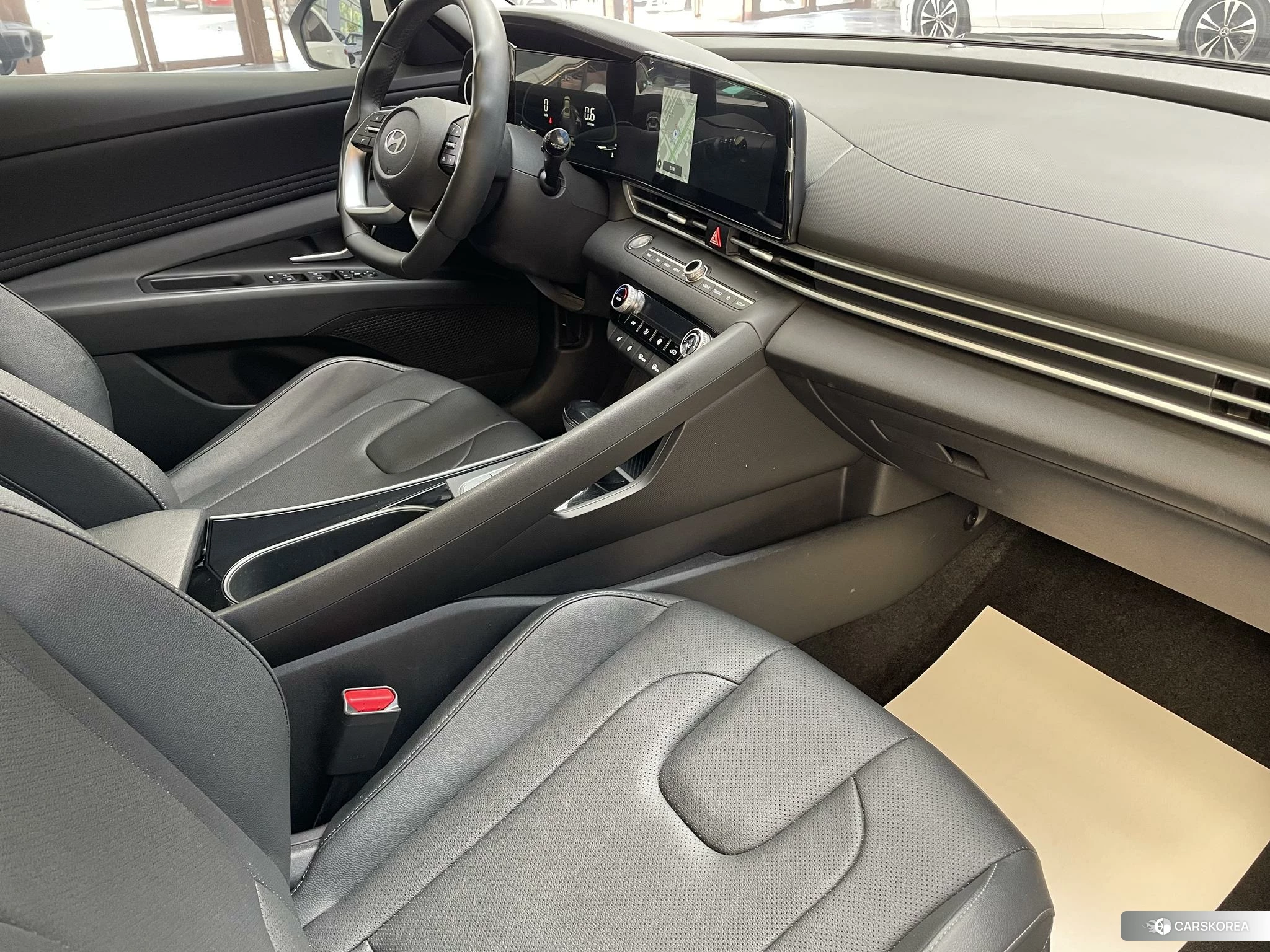 Hyundai Elantra 2023 Белый из Китая, фото 3