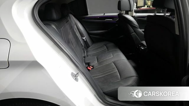 BMW 5 Series (G30) 2022 Белый из Кореи, фото 3