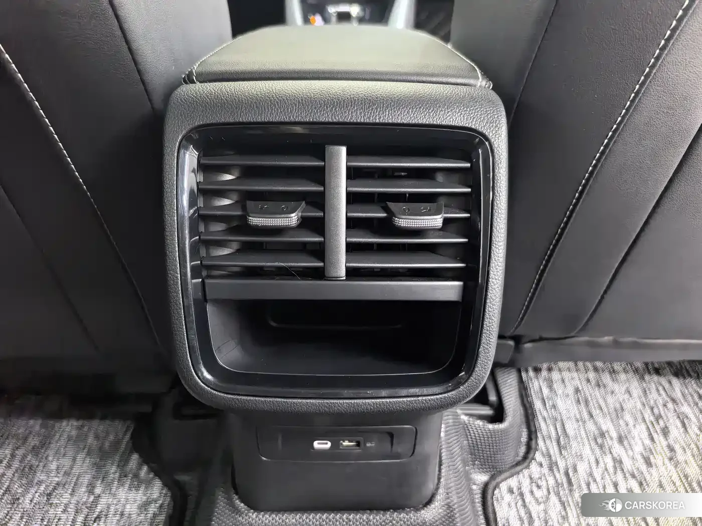 Skoda Octavia 2024 Белый из Китая, фото 3