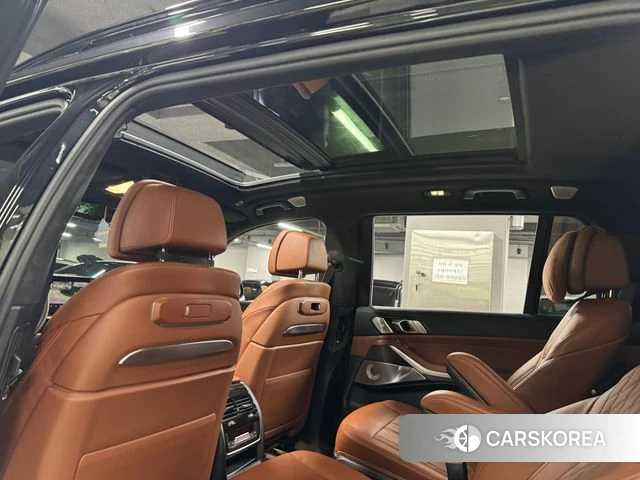 BMW X7 (G07) 2023 Черный из Кореи, фото 3